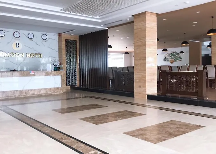 Halomoon Hotel