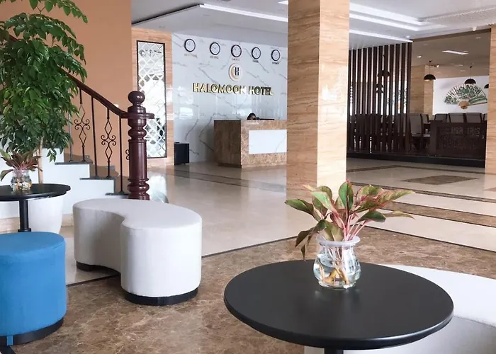 Halomoon Hotel