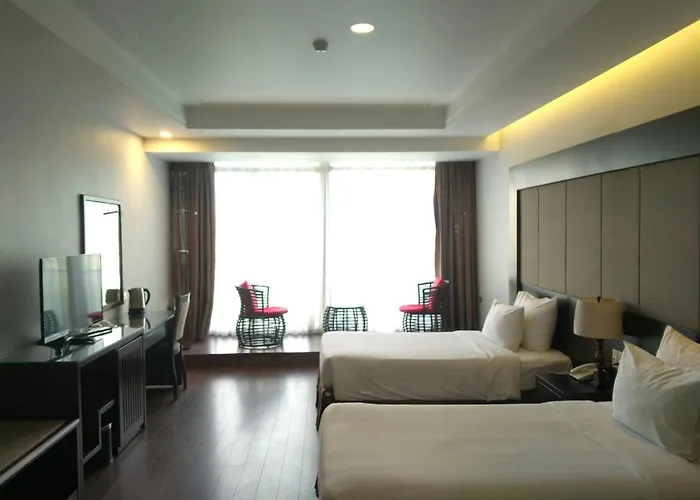 Halomoon Hotel