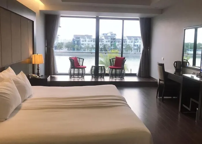 Halomoon Hotel 3*