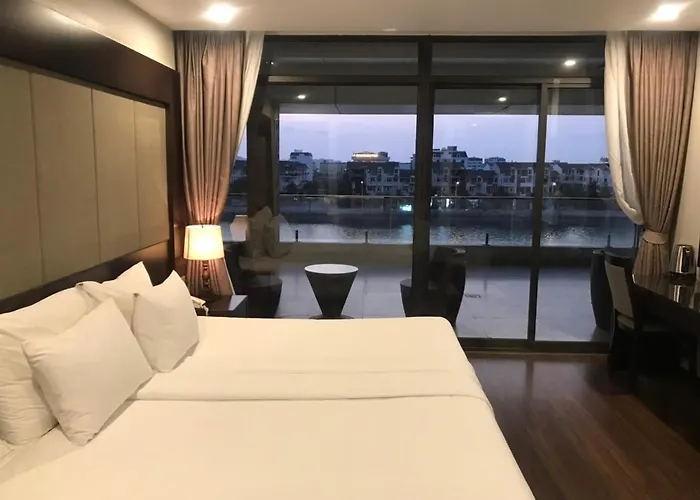 Hotel Halomoon